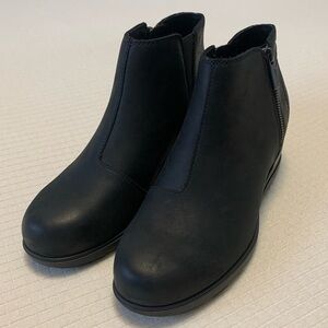 Sorel black leather ankle boots